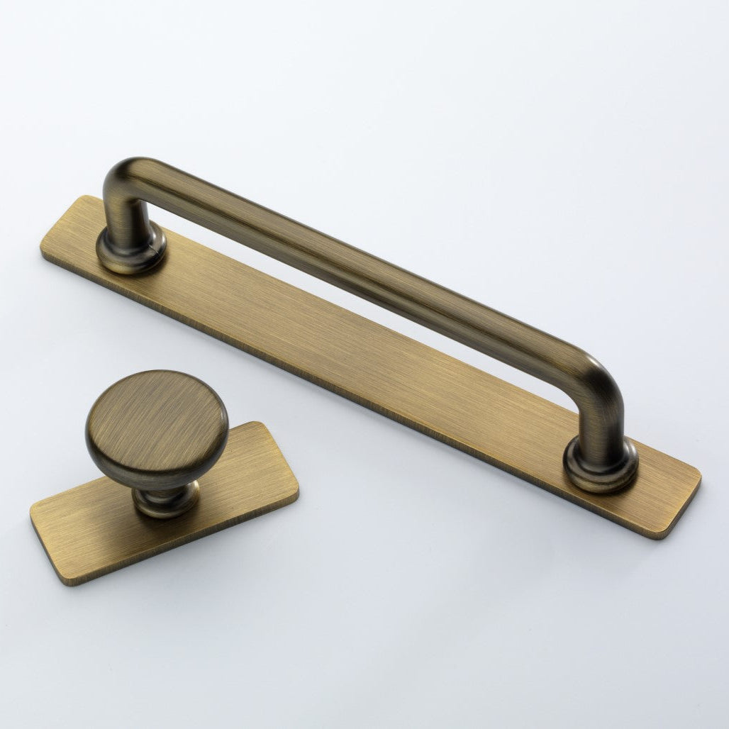 Banbury Antique Brass Cabinet Bar Handles on Backplate - 128mm Centres