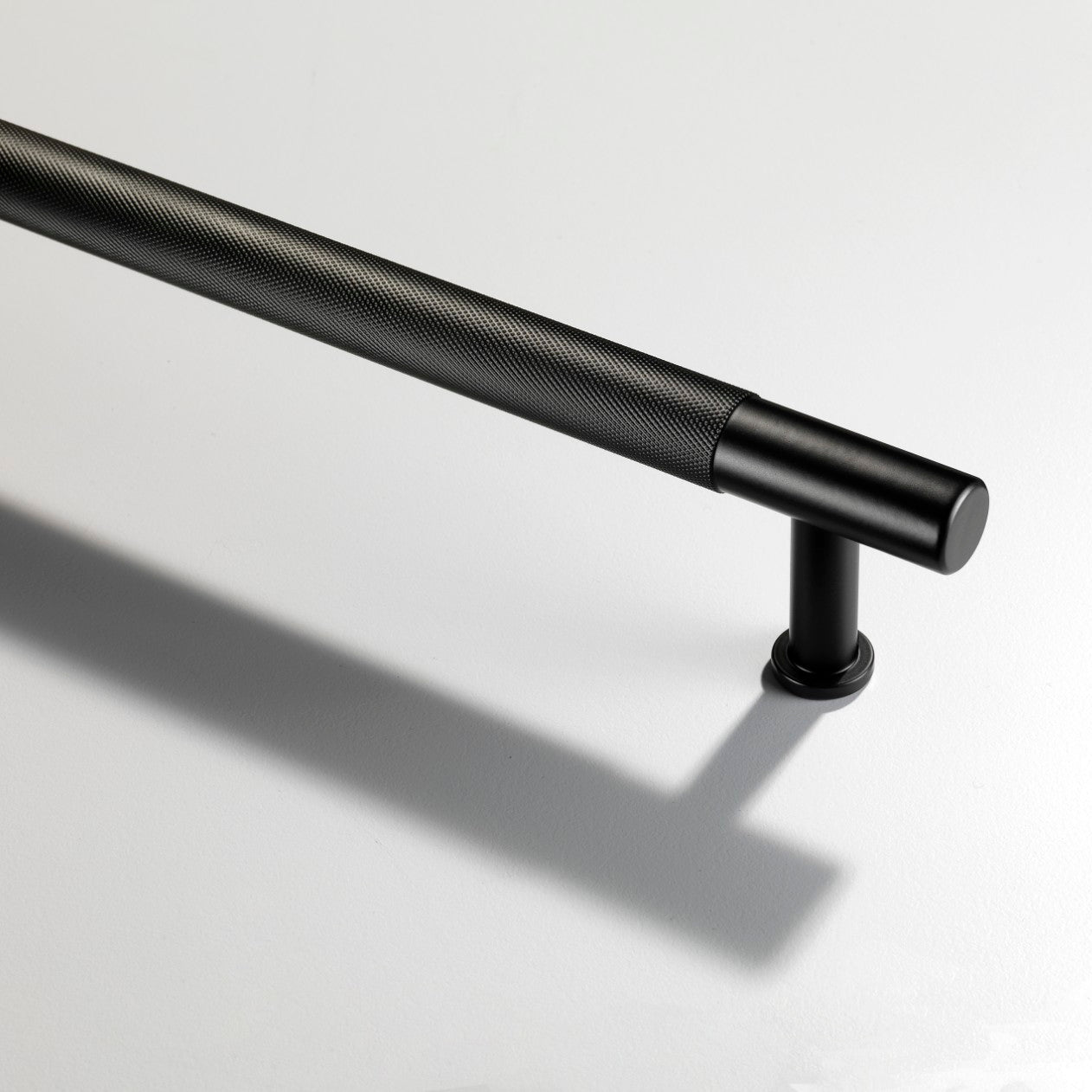 Henley Knurled Solid Brass Bar Handle