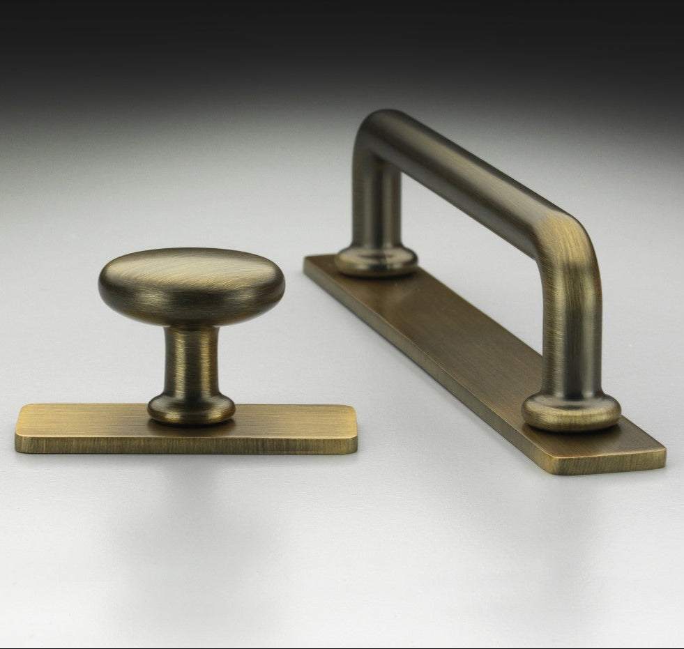 Banbury antique brass cabinet bar handle and knob on backplates