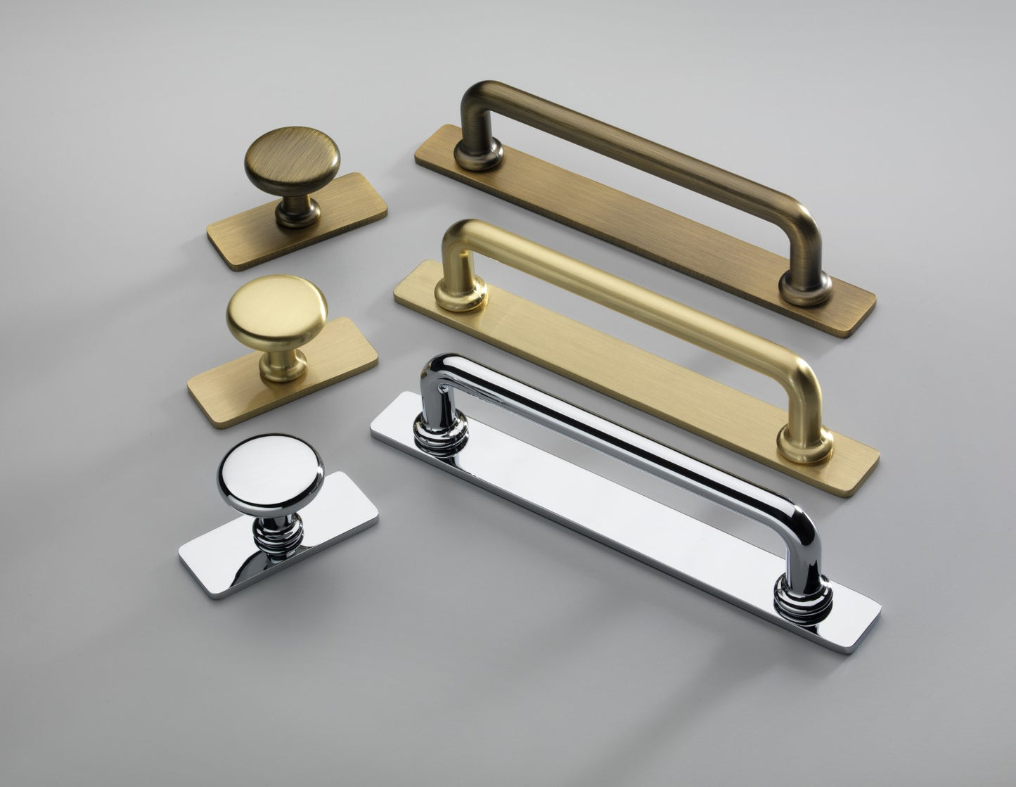 Banbury American Bronze Cabinet Bar Handle on Backplate - 128mm Centres