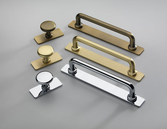 Banbury Brushed Satin Brass Cabinet Bar Handle on Backplate - 128mm Centres