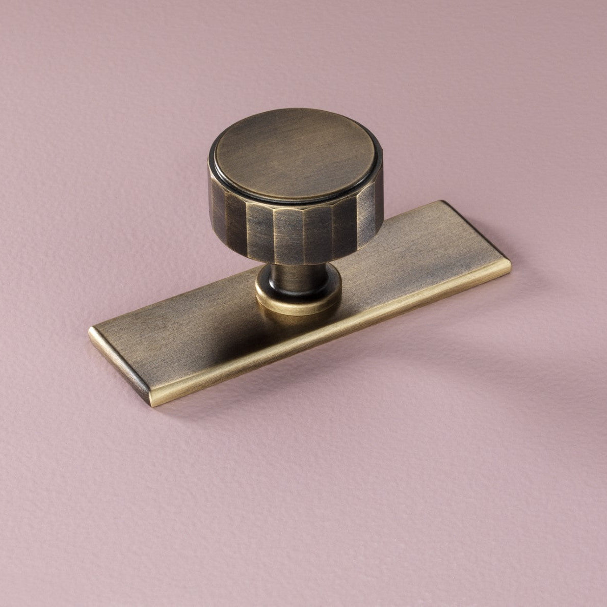 Crofts & Assinder Backplate On Cabinet Knob