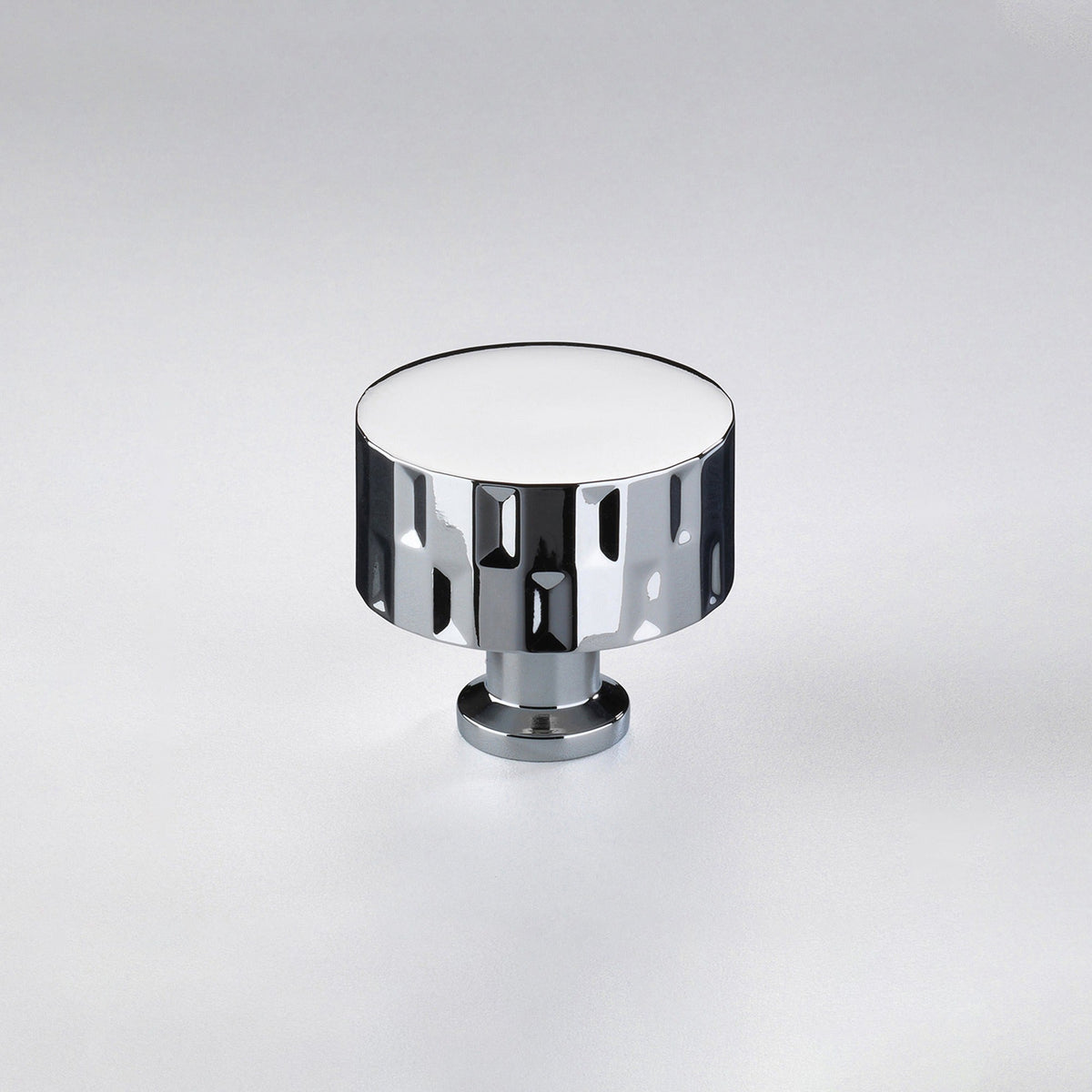 Crofts & Assinder Fenchurch cabinet knob in Chrome