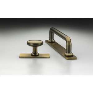 Banbury 32mm Cabinet Knob on Backplate in American Bronze